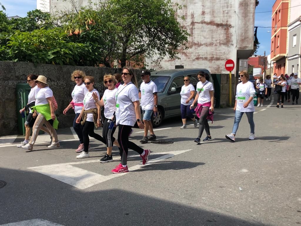 Participantes en la carrera contra el cáncer desarrollada en O Grove.