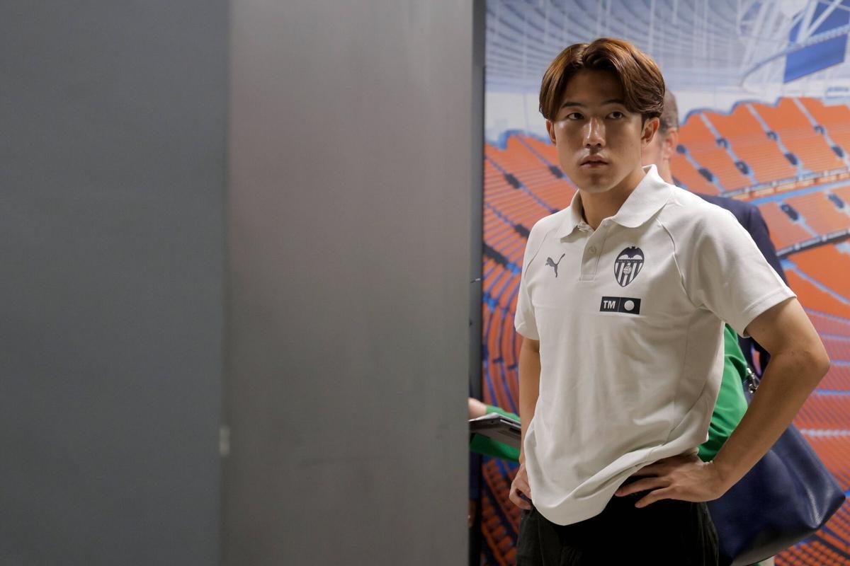 Valencia. Presentación de Ryunosuke Sato como nuevo jugador del Valencia CF a las 13:00 horas en la Sala 1923 del Camp de Mestalla. VLC SPD