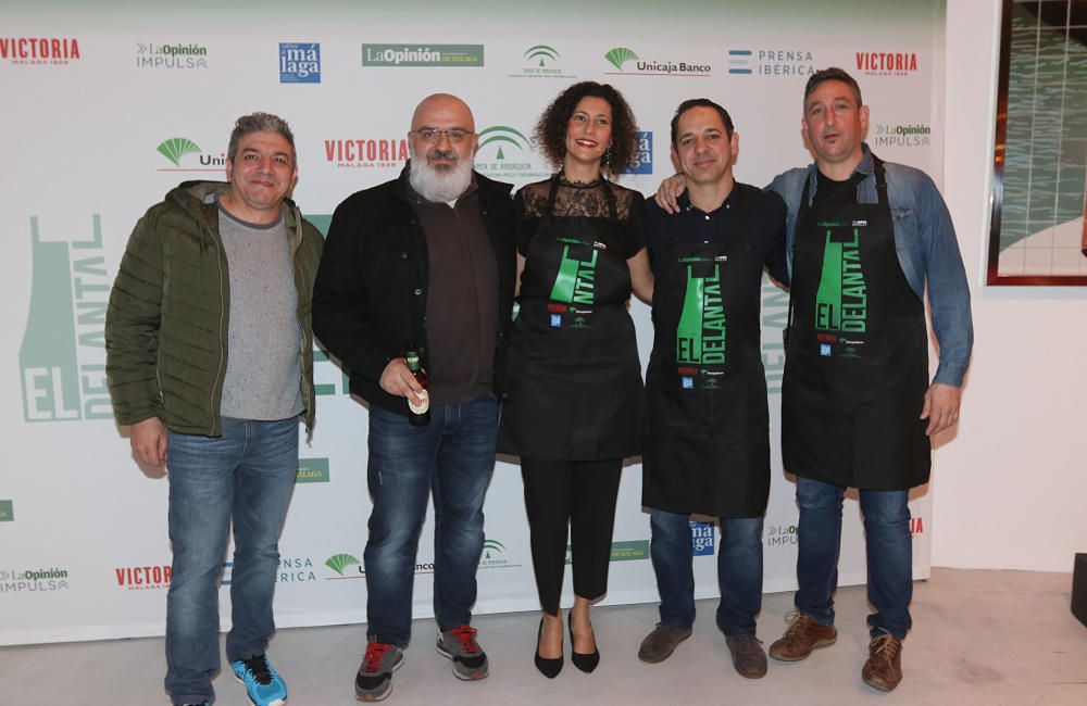 Empresarios, chefs, agentes del sector y de la industria agroalimentaria y representantes políticos acuden a la sede de Cerveza Victoria para la presentación de la nueva publicación gastronómica