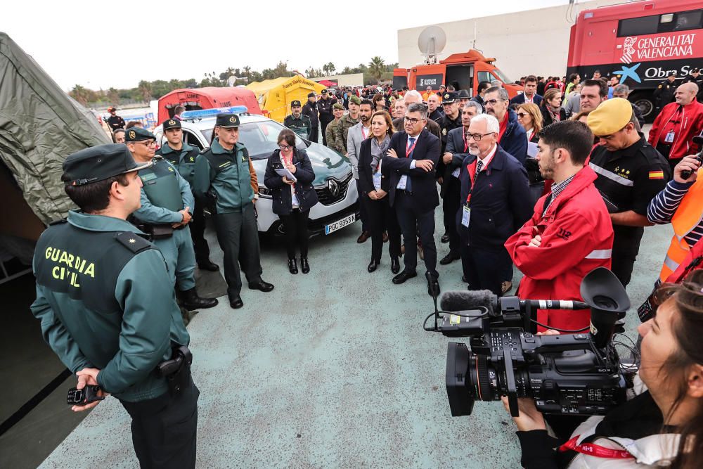 [SIN TITULO] La Generalitat realiza un gran despliegue de recursos, incluido un simulacro de una situación de pillajes en comercios tras un terremoto, helicóptero, bomberos o la intervención de la UME