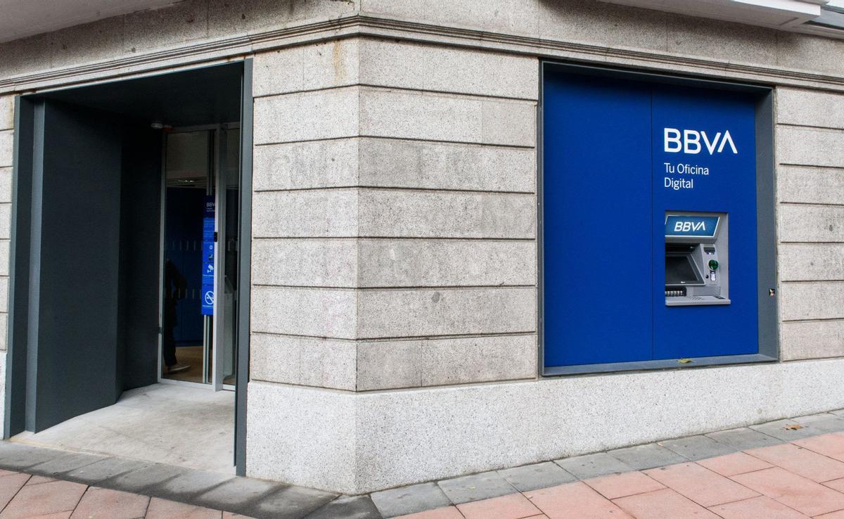 Archivo - Imagen de una sucursal de BBVA.