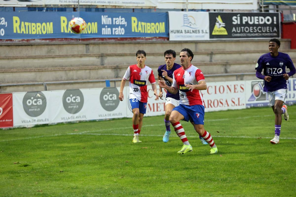 Álex Rey y Lombao durante un lance del encuentro de ayer.