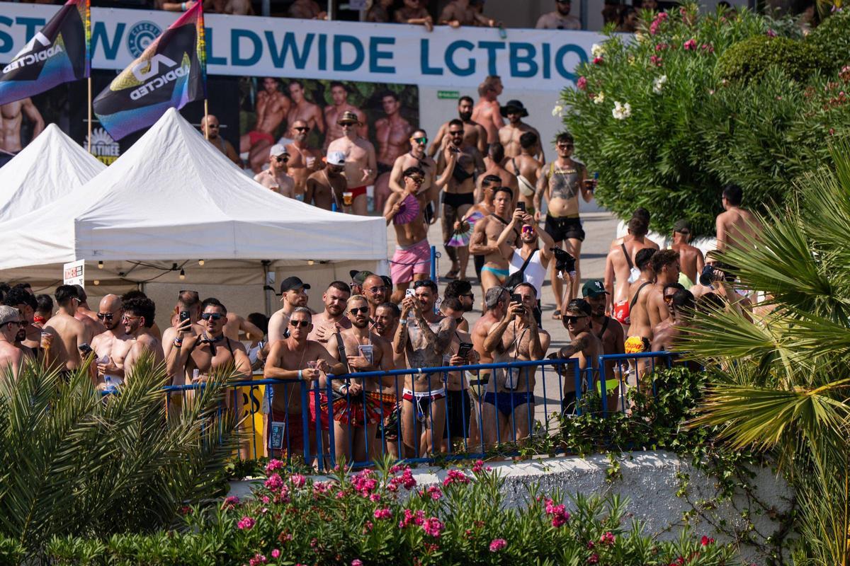 Ambiente en la fiesta del Circuit Festival en Isla Fantasia.