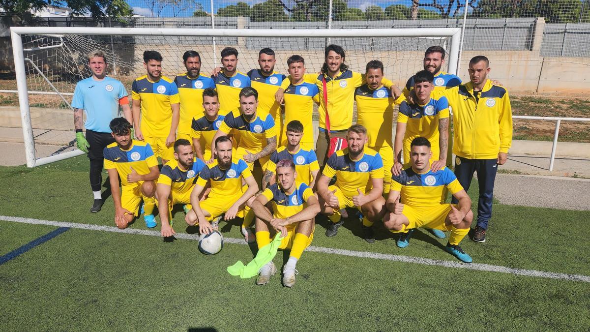 Jugadores del Paterna City Club de Fútbol de la Liga División Primera Sábados de Acude