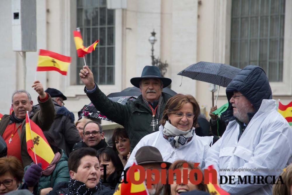 La cofradía de la Vera Cruz entrega el óbolo del J