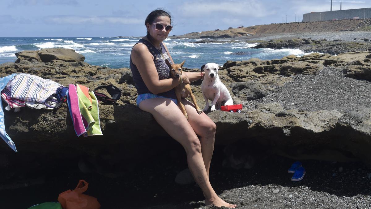 Playa para perros en la costa de Jinámar