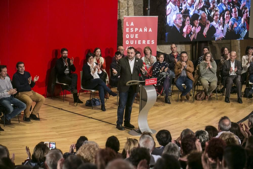 Mitin del PSOE y paseo de Carmen Calvo por Oviedo
