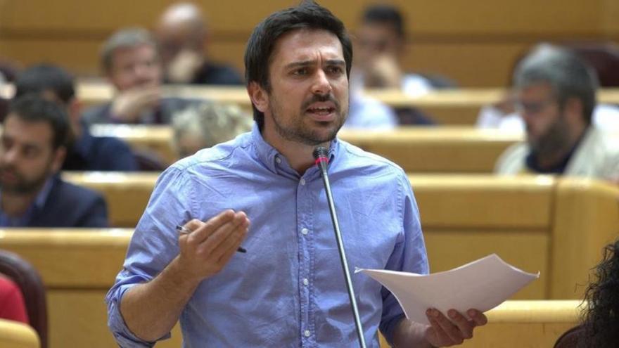 Podemos invita al PSOE a presentar juntos una moción de censura contra Cifuentes