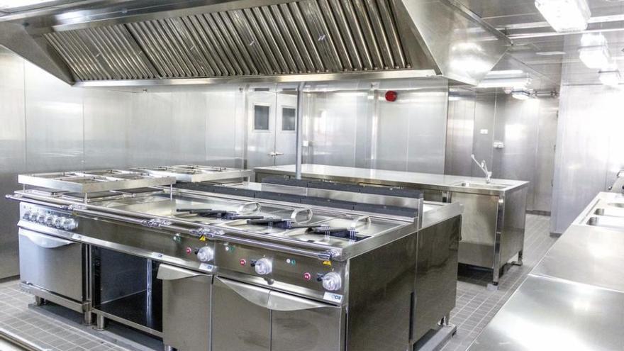 La viguesa Acopafi termina los interiores del mayor buque escuela de América Latina, en Perú