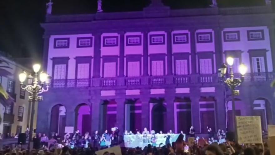 Lectura del manifiesto feminista en la manifestación por el 8M