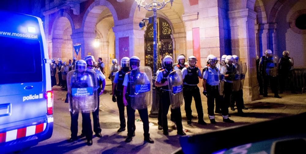 Carregues dels Mossos en el primer aniversari 1-O