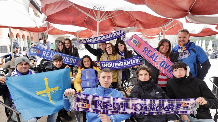 Ponferrada se tiñe de azul: ambiente oviedista antes del duelo en El Toralín