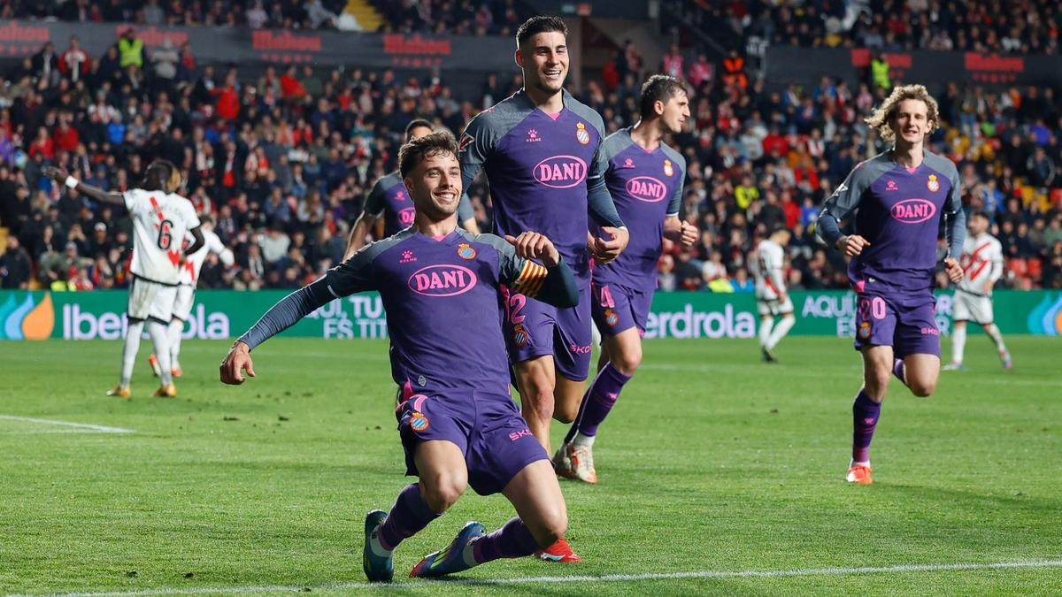 Puado celebra su gol ante el Rayo Vallecano.