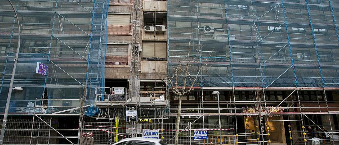 Edificios en rehabilitación en la ciudad de Alicante, de archivo.  |