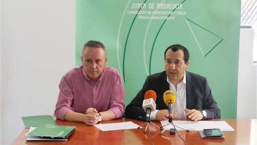 El concejal socialista Francisco Calderón reunido con Adolfo Moreno, el delegado de Medio Ambiente de la Junta de Andalucía en Málaga.