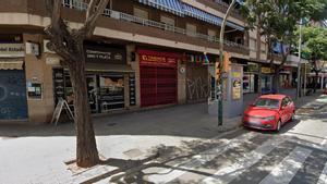 Estanco en la ronda de Sant Ramon de Sant Boi donde ha tocado el tercer premio de la lotería de Navidad