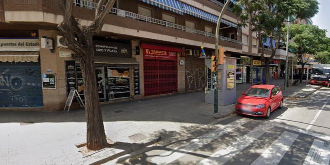 Estanco en la ronda de Sant Ramon de Sant Boi donde ha tocado el tercer premio de la lotería de Navidad