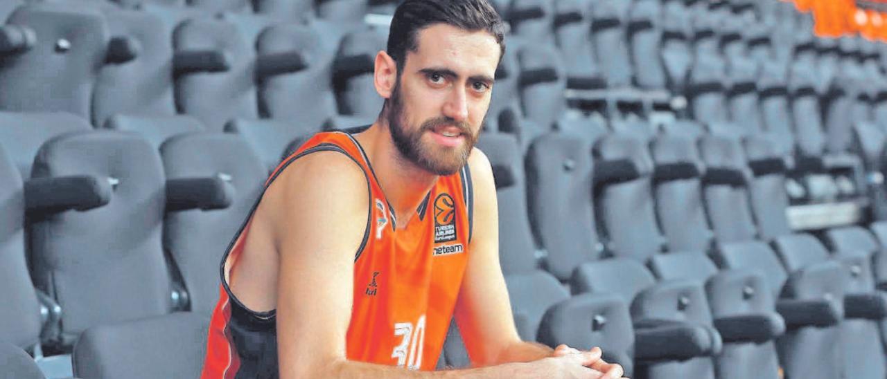 Joan Sastre, durante la entrevista en el pabellón de la Fonteta.