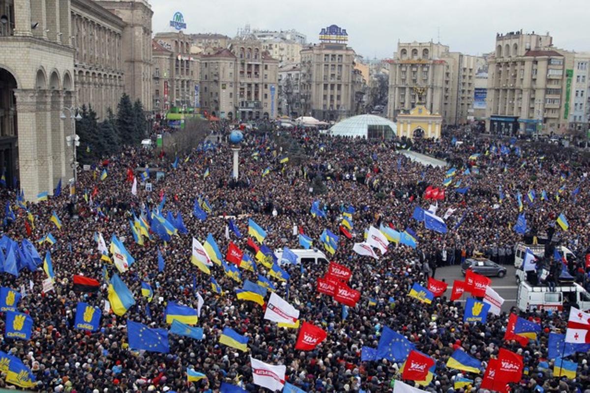 Miles de manifestantes concentrados en la plaza de la Independencia en Kiev, capital de Ucrania.