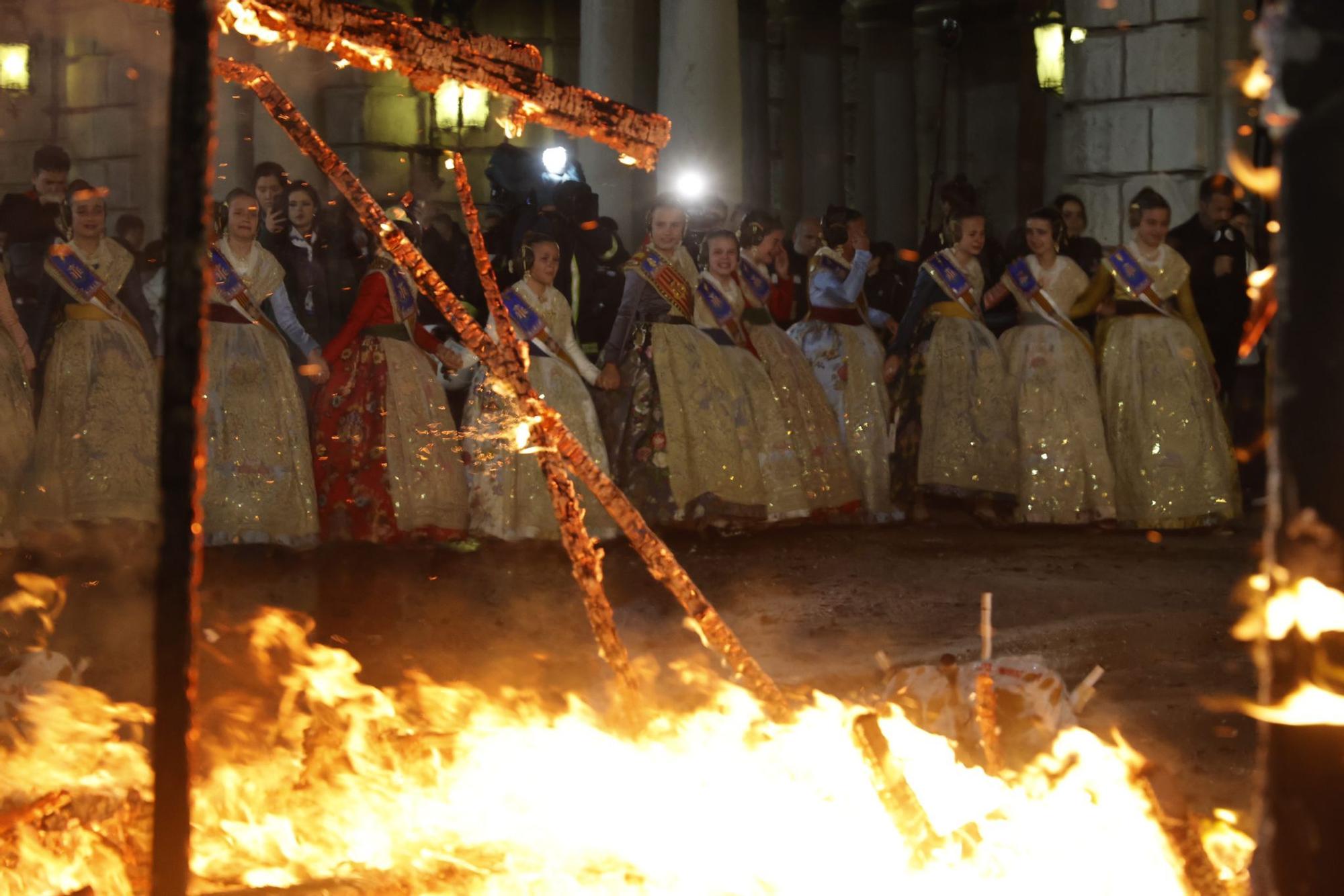 Así se ha quemado la falla infantil municipal de 2024