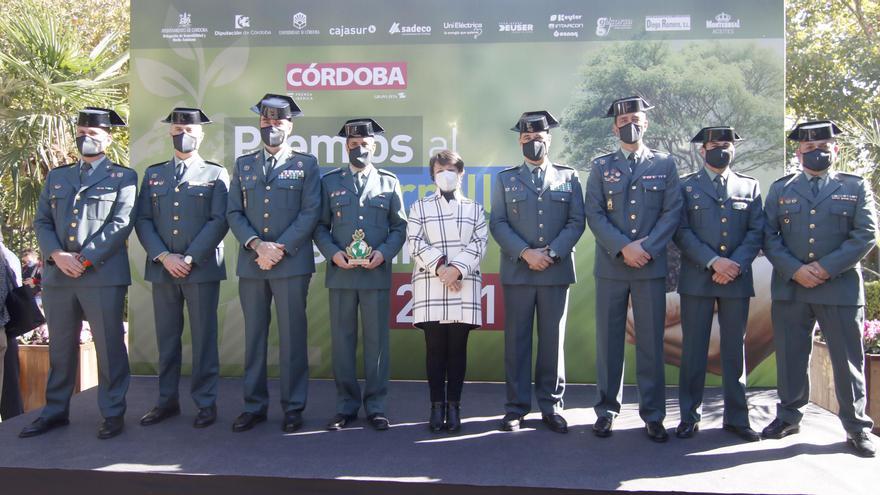 La subdelegada del Gobierno, con los representantes del Seprona y la Guardia Civil de Córdoba.