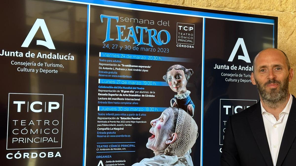 Eduardo Lucena presenta el programa de &#039;La Semana del Teatro&#039; en el Cómico