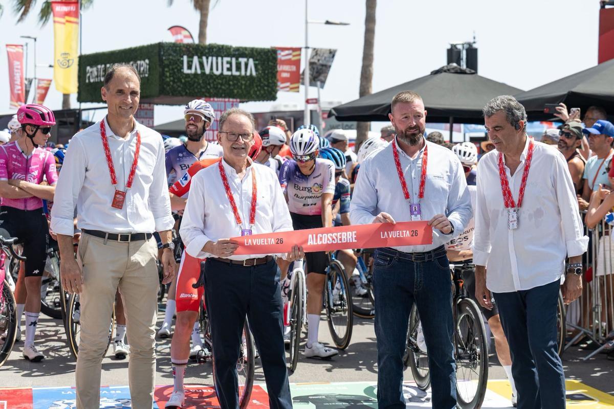 El alcalde de Alcalá de Xivert, Francisco Juan Mars, junto al diputado de deportes, Iván Sánchez Cifre