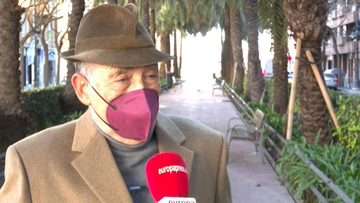 Carlos San Juan, el valenciano que denuncia la exclusión bancaria de las personas mayores