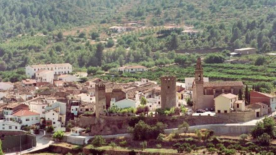 Un joven denuncia al marido de la alcaldesa de Argelita en funciones por pegarle al criticar el programa de fiestas