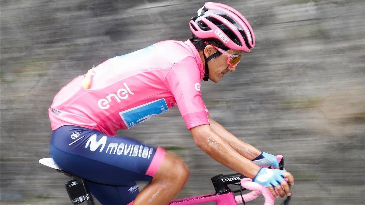 segea48396268 team movistar rider ecuador s richard carapaz  with the pink190530173252