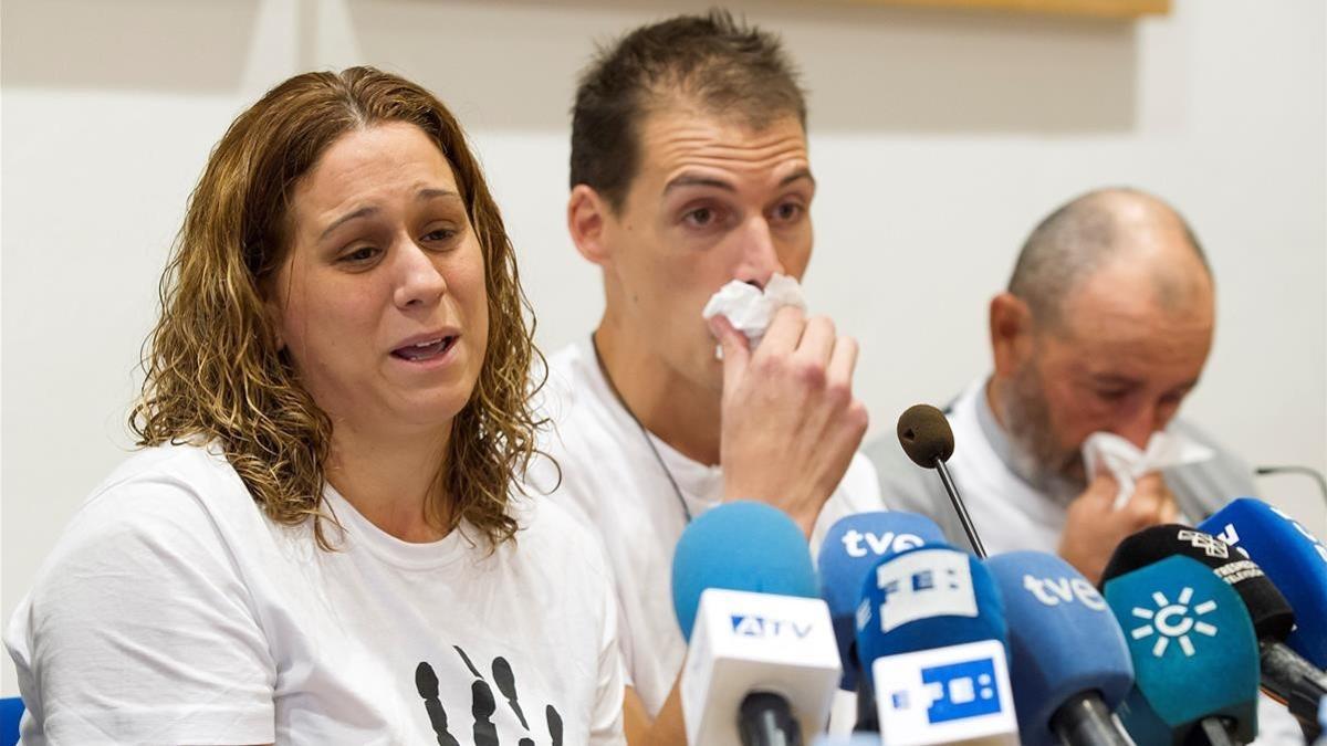 Almudena Hidalgo y Antonio Vivar  los padres de Lucia  la nina de tres anos hallada muerta en la via del tren el pasado 28 de julio en Pizarra  Malaga