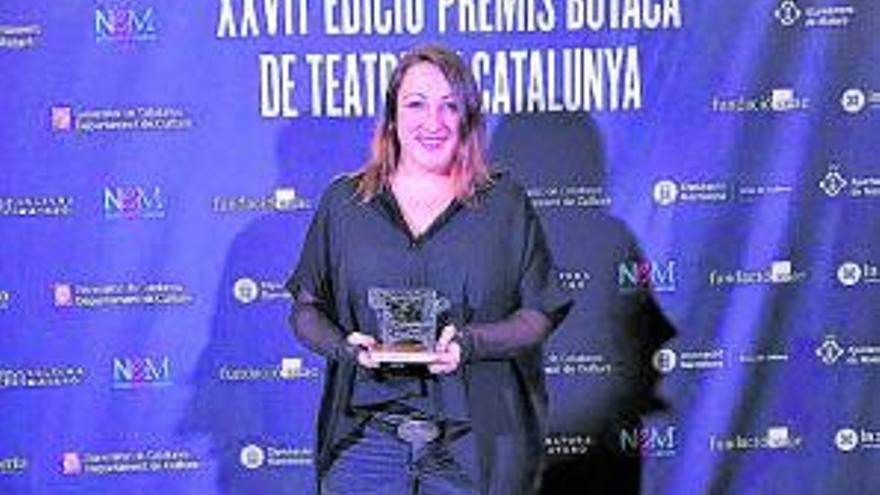 L’anoienca Nídia Tusal rep el premi Butaca al millor vestuari | AJ. SANT MARTÍ DE TOUS