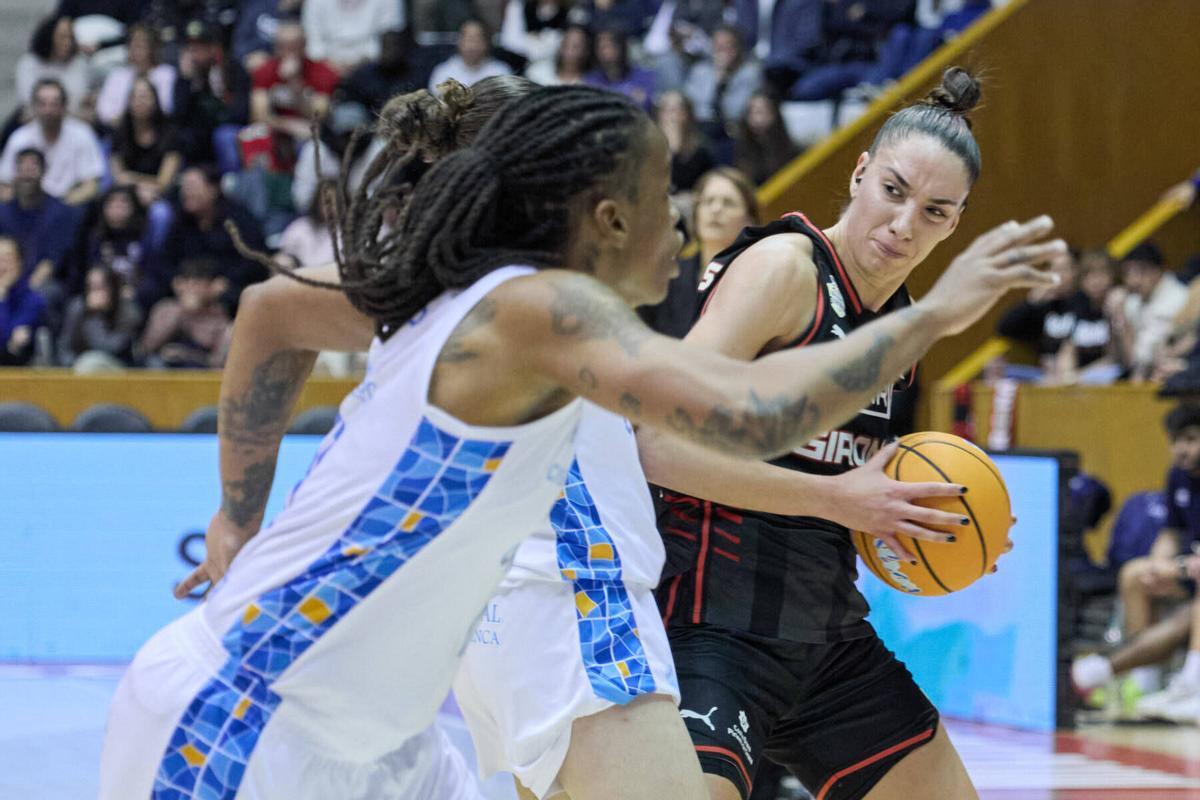 Laura Quevedo, durant l'Spar Girona - Perfumerías Avenida, a Fontajau.