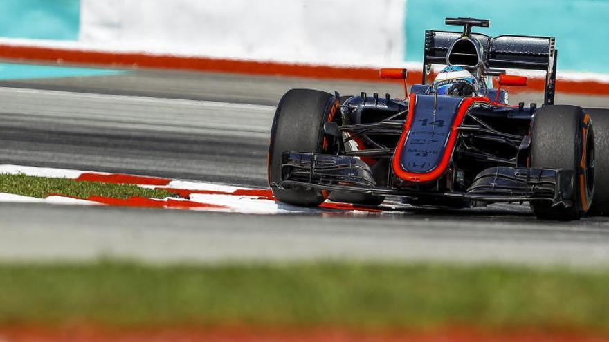 Alonso debuta en Malasia con su McLaren en 16ª posición