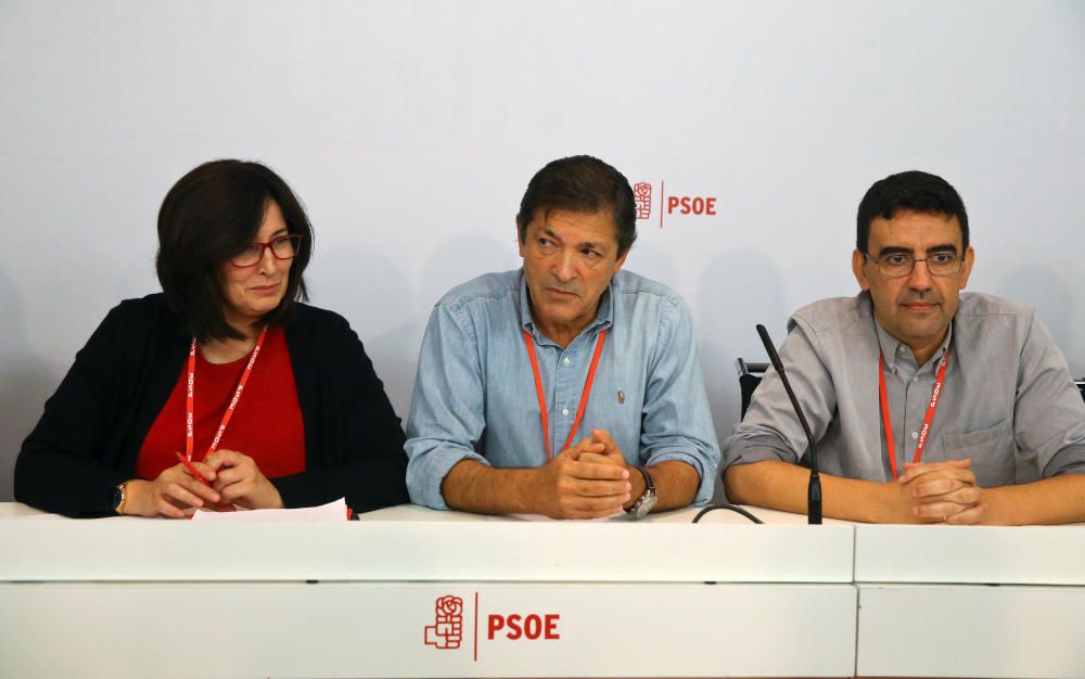 PSOE interim management members look on during ...