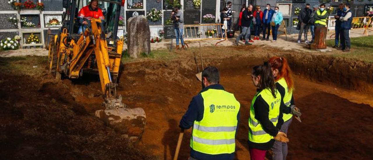 La zona en la que se está excavando, aunque la fosa podría estar bajo los panteones construidos más tarde y que no se pueden tocar.