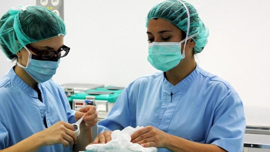 El 70 % de las enfermeras tuvo que reutilizar las mascarillas en la pandemia