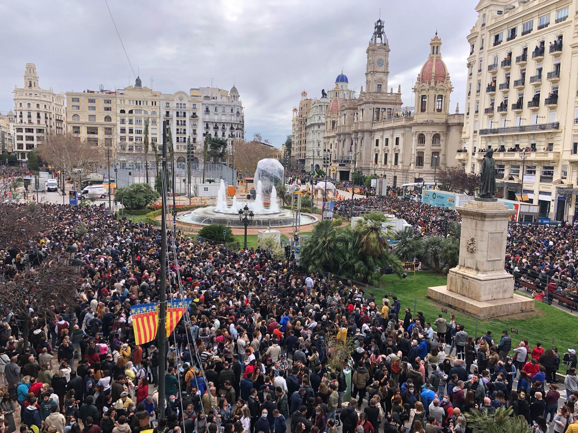 La mascletà con los colores de Ucrania, en imágenes