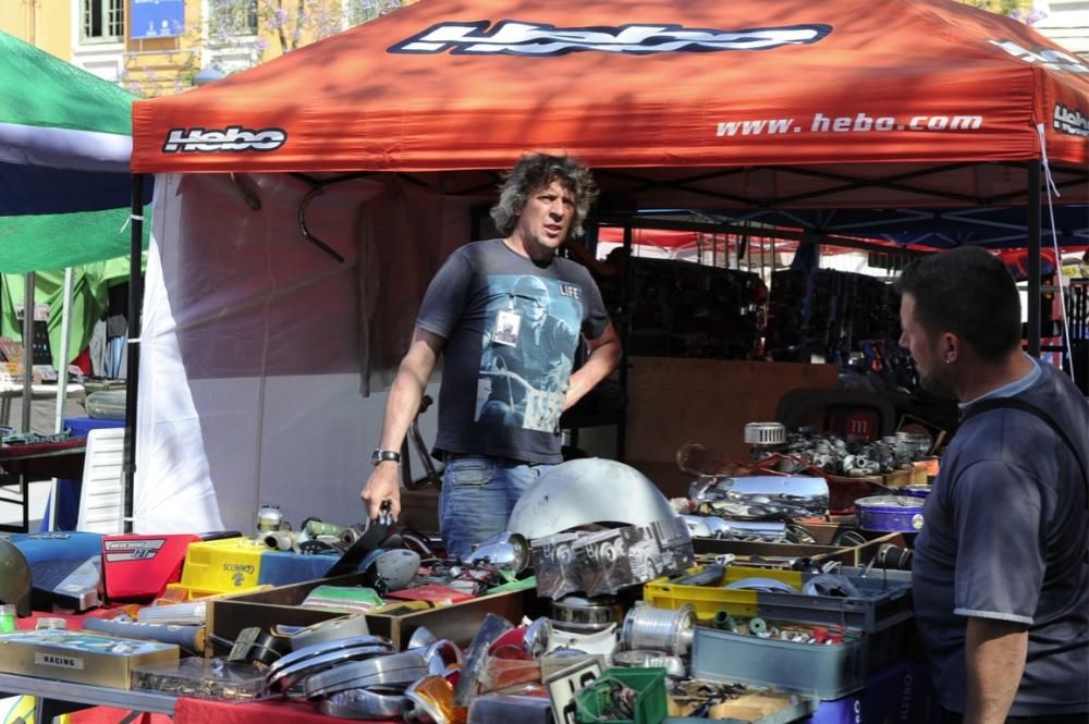 Lo coches antiguos conquistan  el Cuartel de Artillería