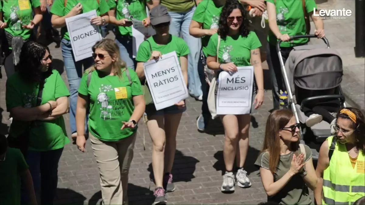 Huelga en Morvedre: Más de mil personas protestan en Sagunt contra la precariedad educativa