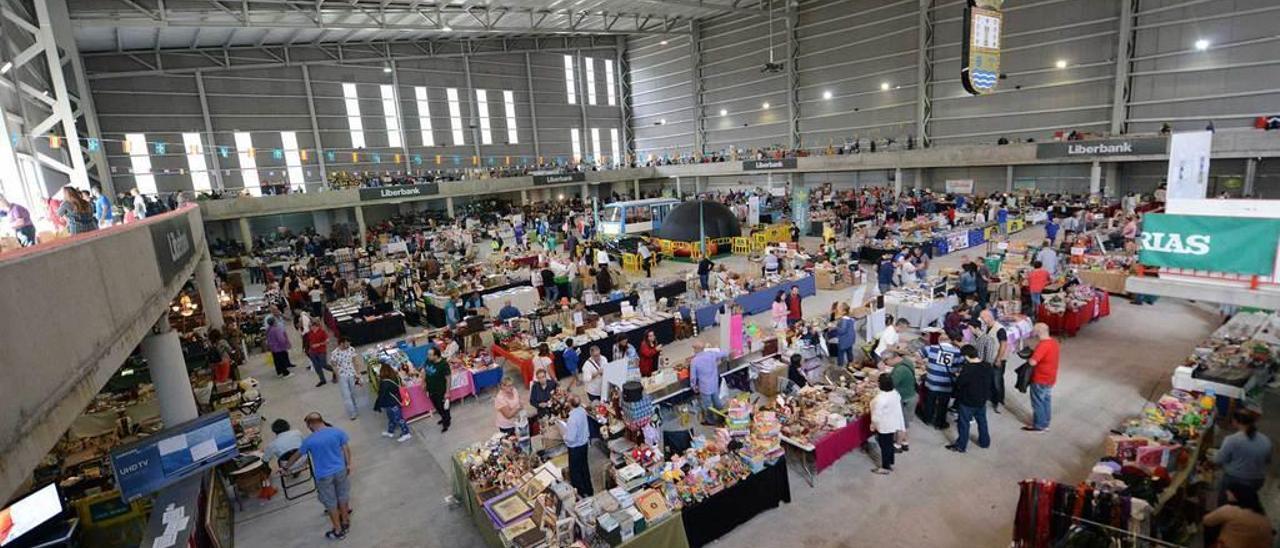 La última edición de la feria del coleccionismo celebrada en el recinto ferial de Santullano.