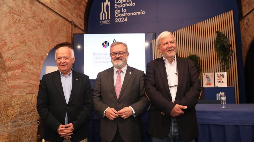 Por la izquierda, Pedro Palacios, Alfredo García Quintana y Mariano Palacín, ayer, en el Auditorio. | Luisma Murias