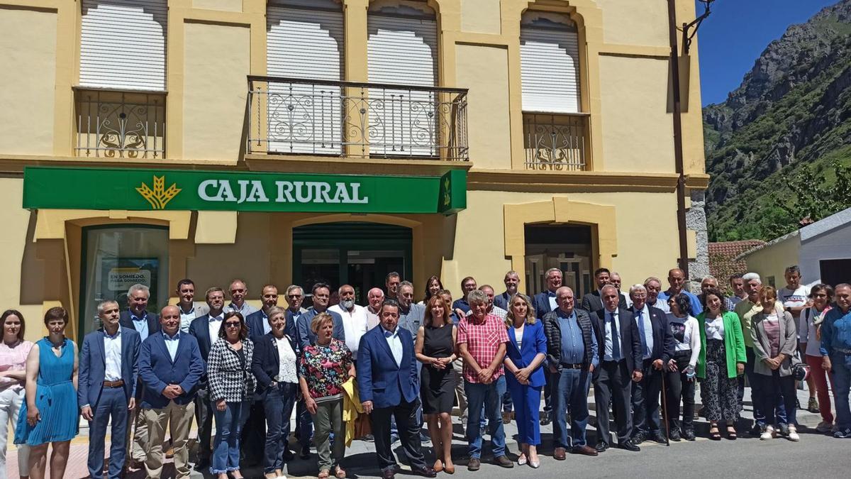 Somiedo recupera su servicio bancario: un bien codiciado en la zona rural  del que carecen diez concejos - La Nueva España
