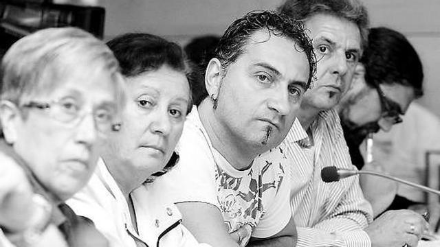 Los cuatro ediles afines al PC, en el Pleno de ayer, con Gustavo Álvarez, representante de BA, al fondo.