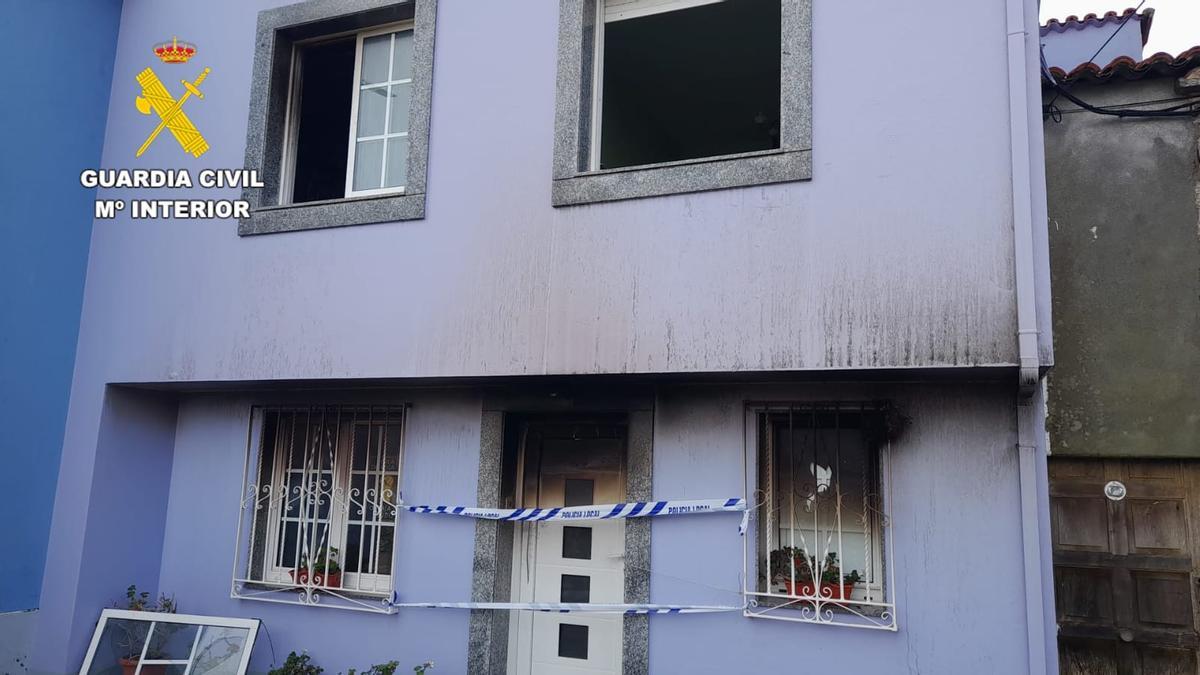 El incendio ha destruido practicamente toda la vivienda de Buño