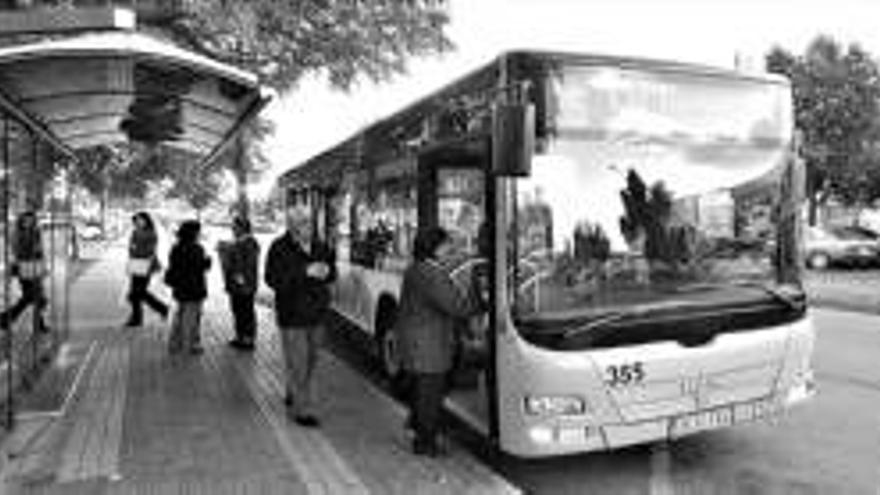 Herida una pasajera al ser apedreado un autobús urbano