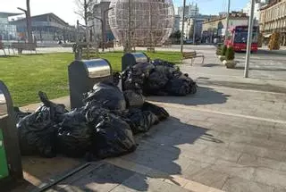La basura y el cartón se acumulan en A Coruña a cinco días de que comience la huelga de recogida