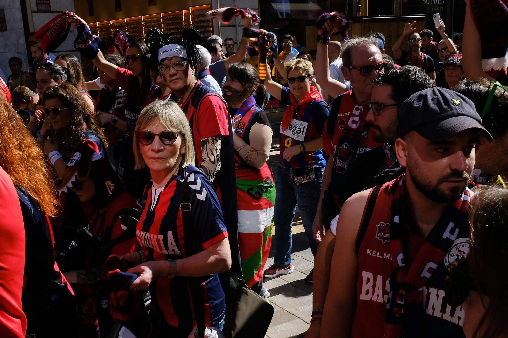 Las aficiones de la Copa del Rey tomaron el Centro este sábado, antes de las semifinales