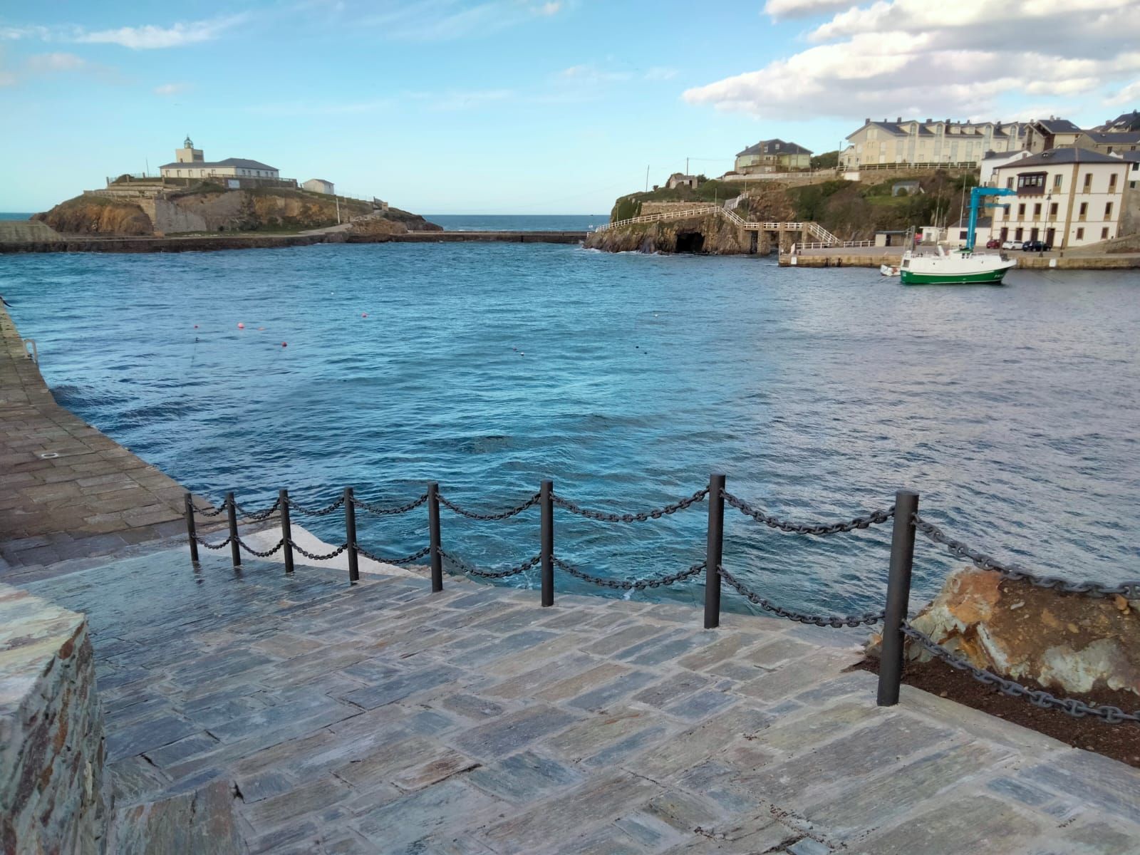 Así ha quedado el nuevo acceso al muelle de El Rocín, en Tapia