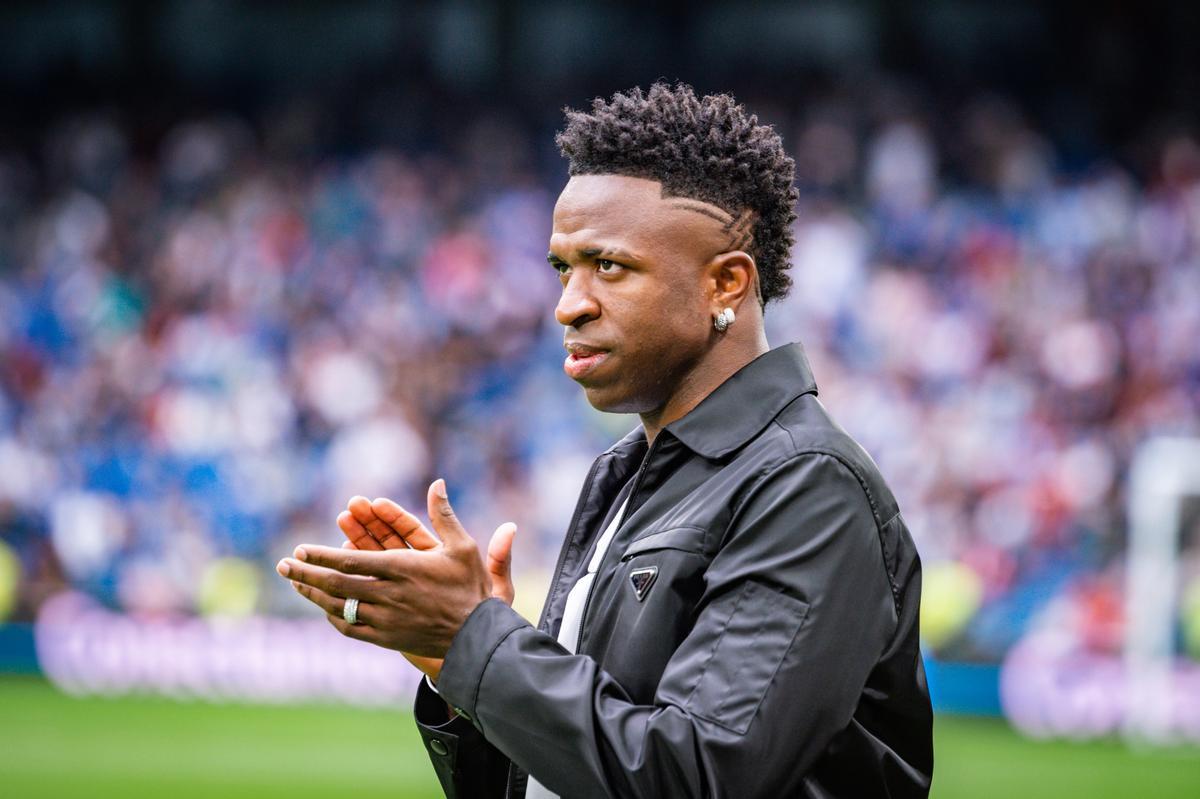 Vinicius Junior, jugador del Real Madrid, durante el homenaje que recibió en el Bernabéu.